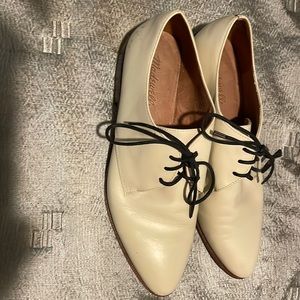 EUC Madewell cream colored Oxfords. Real leather. Size 9